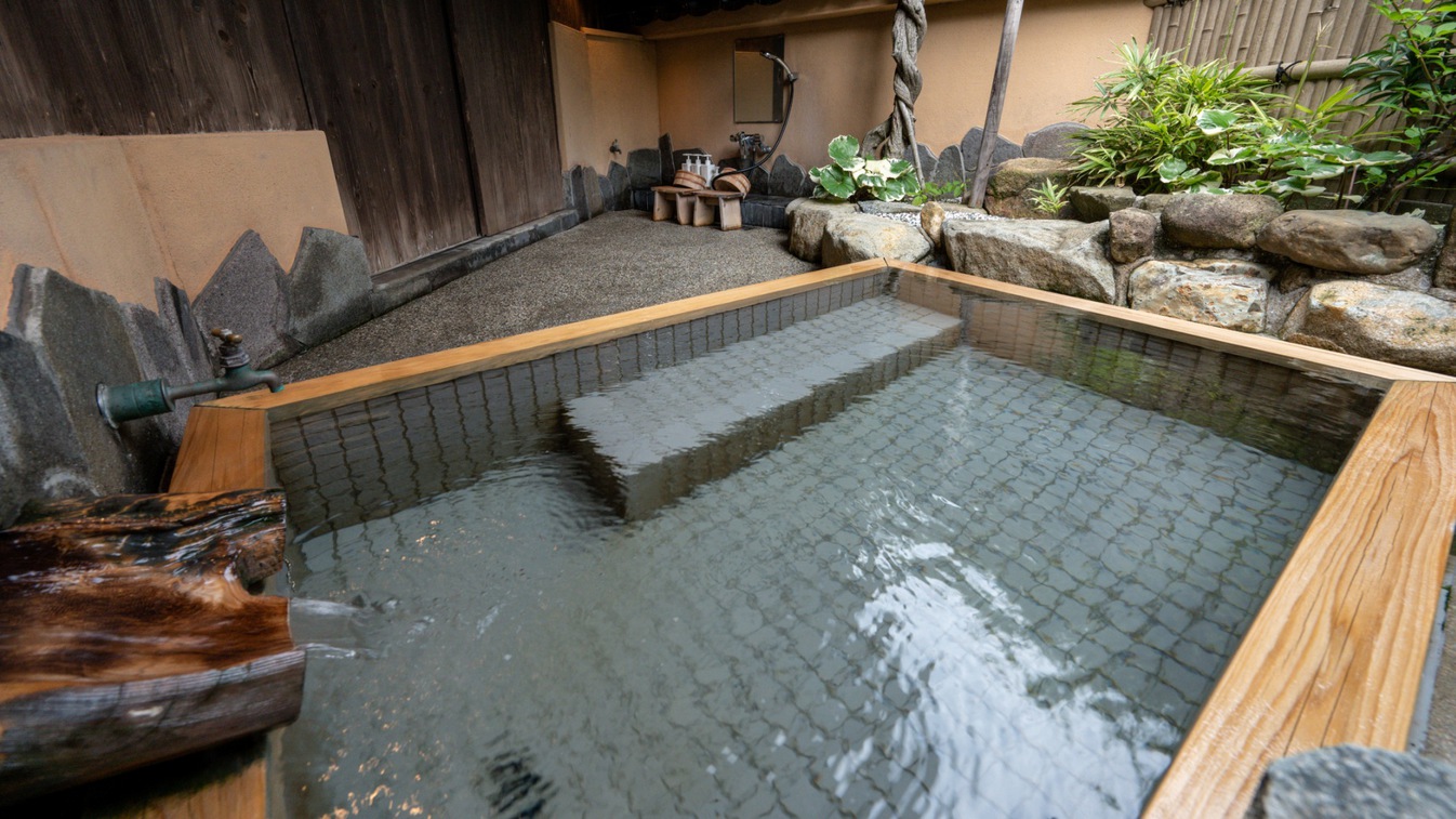 露天風呂はお部屋ごとに貸切でご利用いただけます