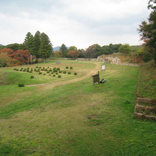 月山の山中御殿跡