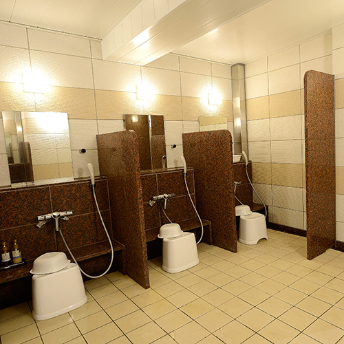 【3階大浴場】洗い場のスペースも広くゆったりお使い頂けます。