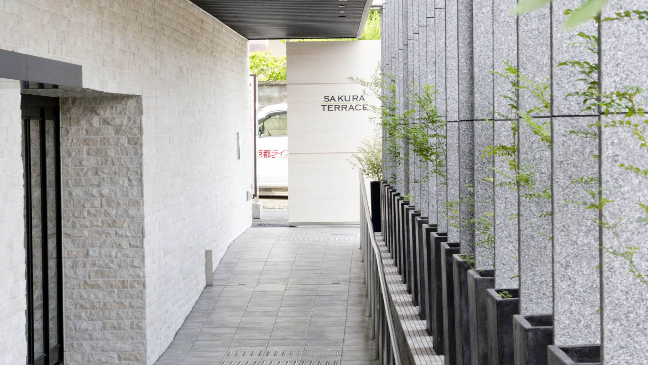 エントランス京都駅八条東口から歩いて6分程度で到着