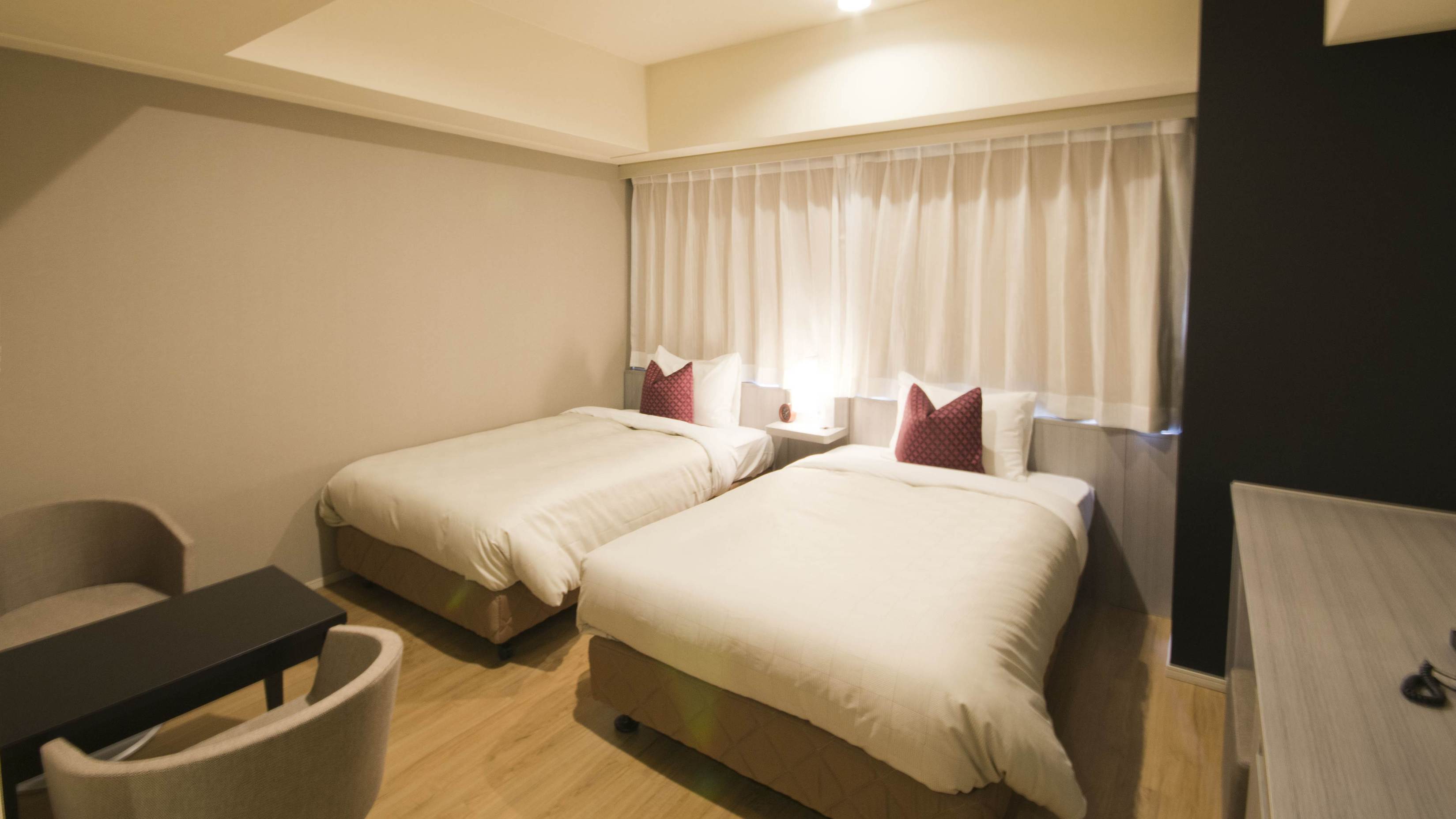 【デラックスツイン】22㎡  110㎝幅ベッドゆったりとした滞在を。長期滞在にもおすすめです。