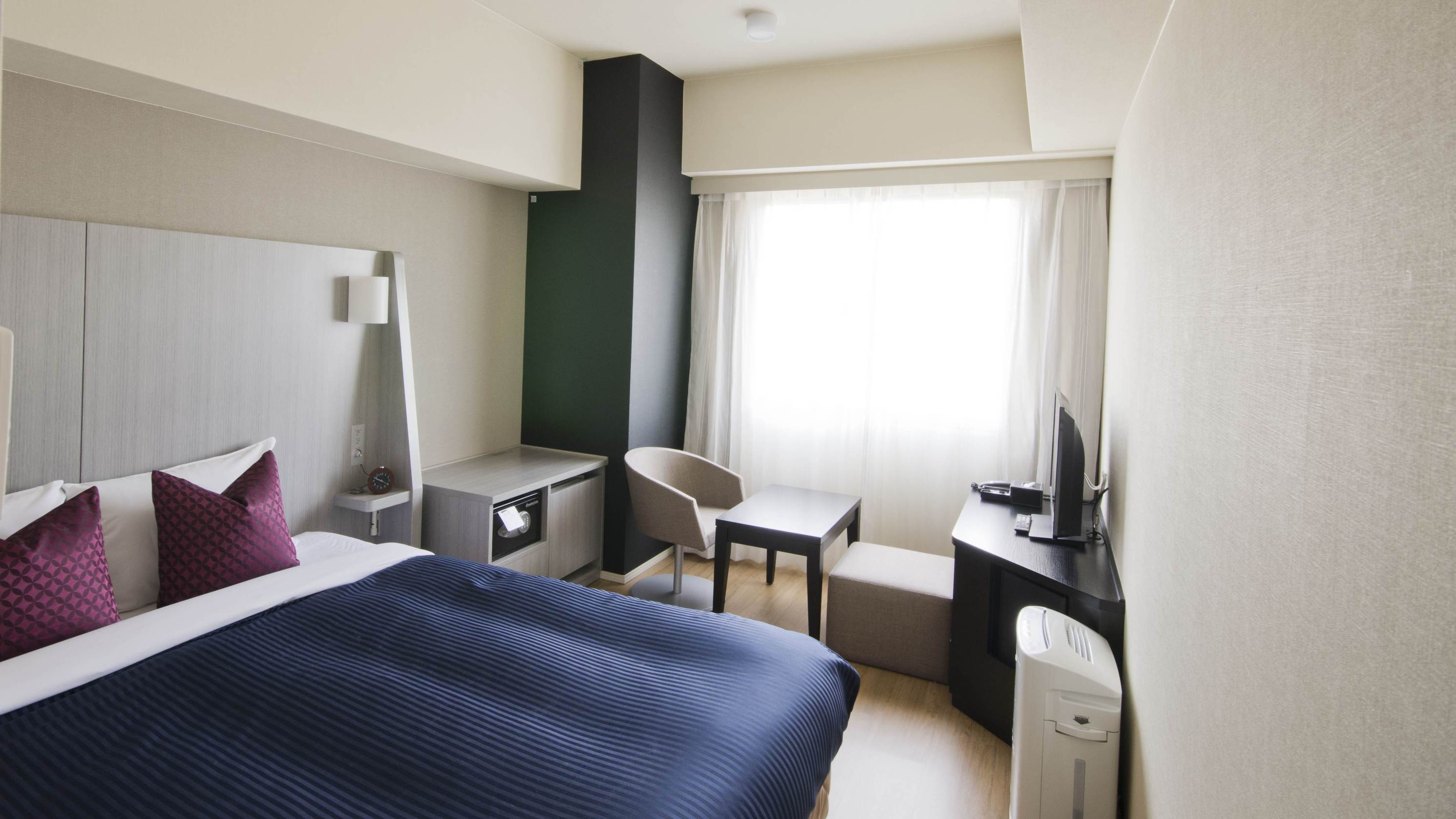 【スーペリアダブル】19㎡  160㎝幅ベッド全室バルコニーを備えシンプル&ナチュラルなインテ