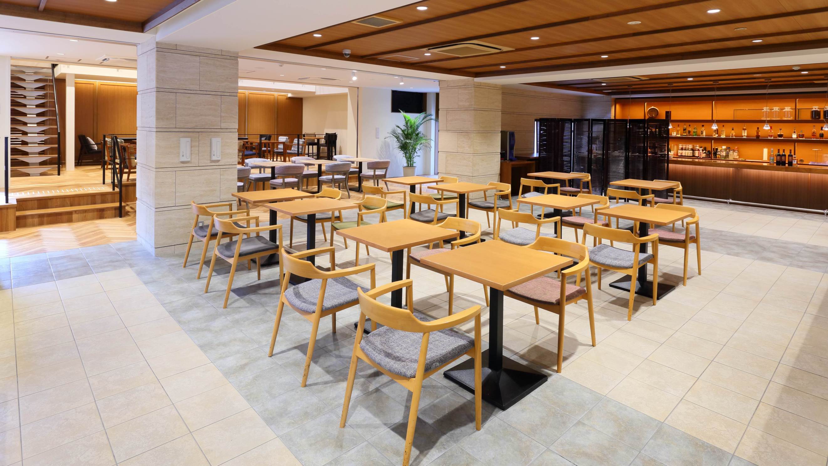 テラスラウンジ旅の計画を相談するのにぴったりのスペースです。