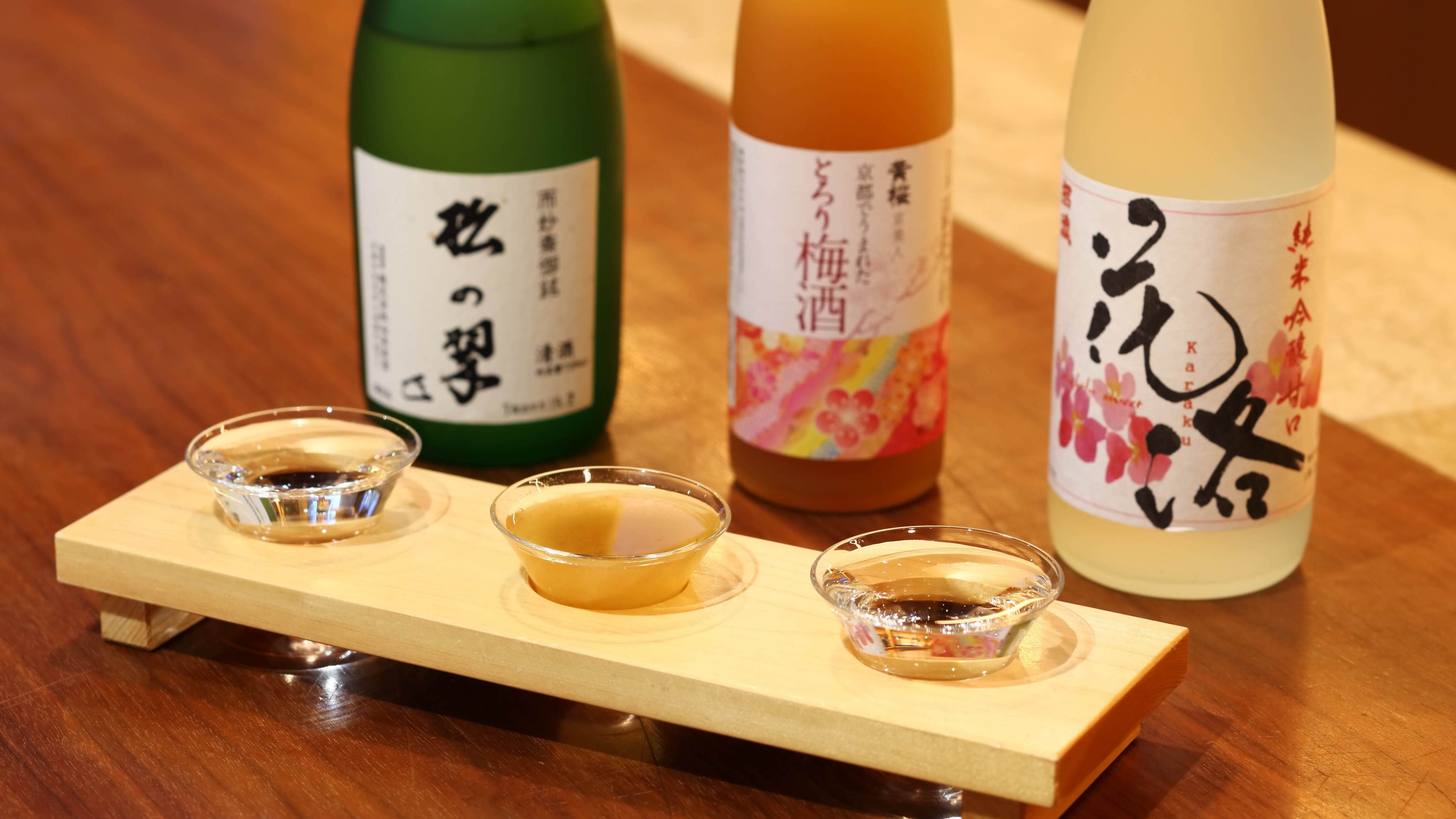 バーカウンター気軽にドリンクをお楽しみください。