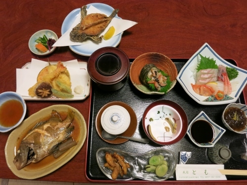 Minshuku Tomo Located in Oshima, Minshuku Tomo is a perfect starting point from which to explore Imabari. Offering a variety of facilities and services, the property provides all you need for a good nights sleep. 