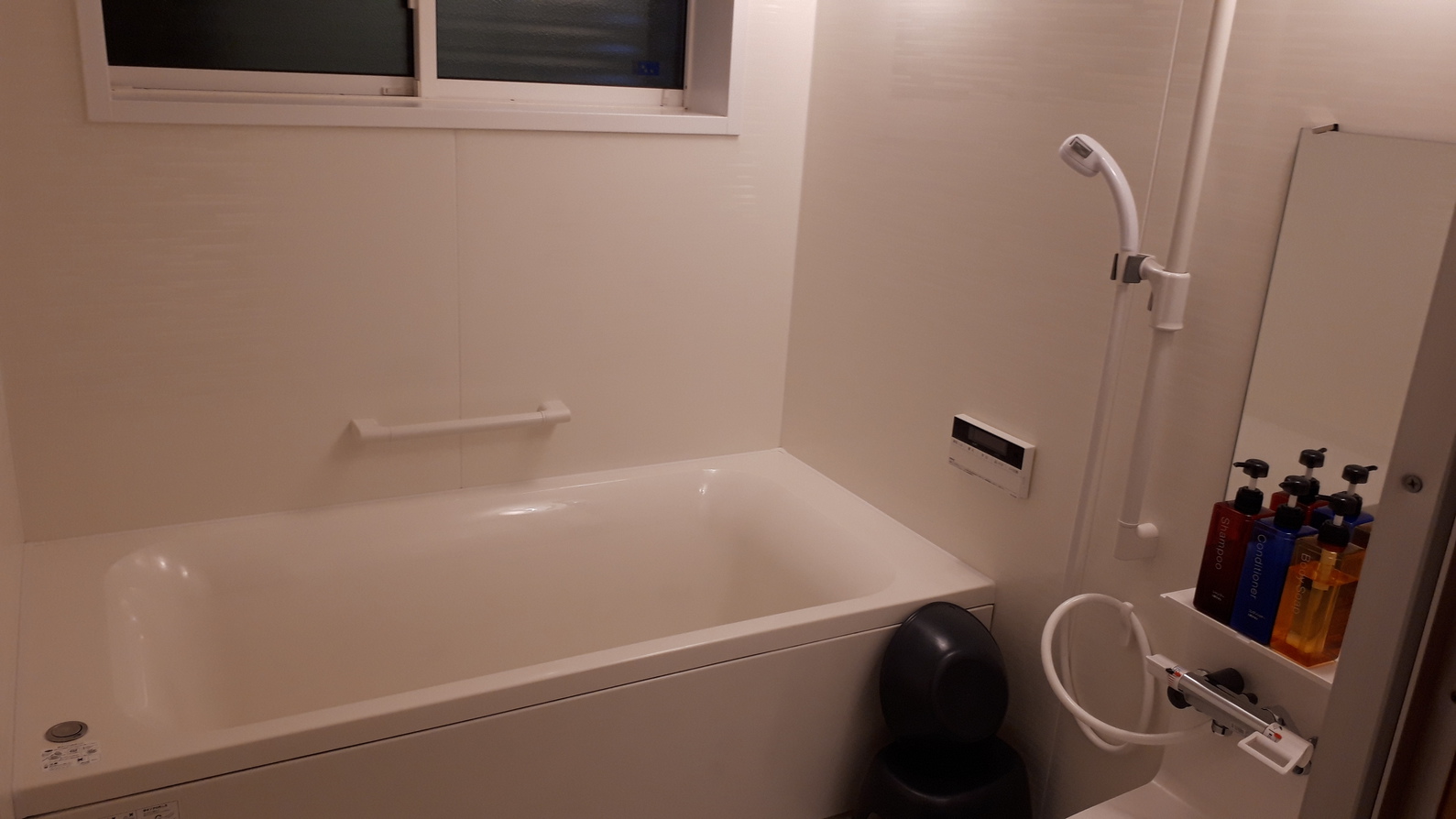 ・【一棟貸切インディゴ】洗い場&バスタブ付の快適なバスルーム