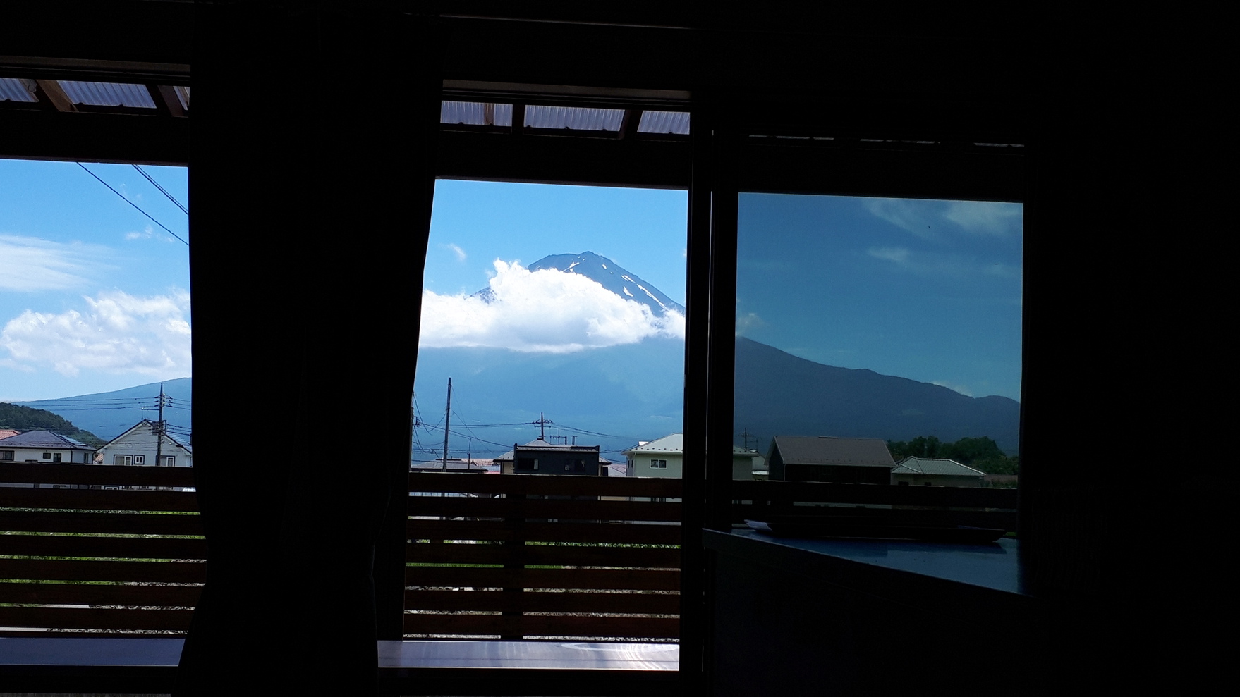  ・【一棟貸切ヴィリジアン】富士山を眺望できるリビング