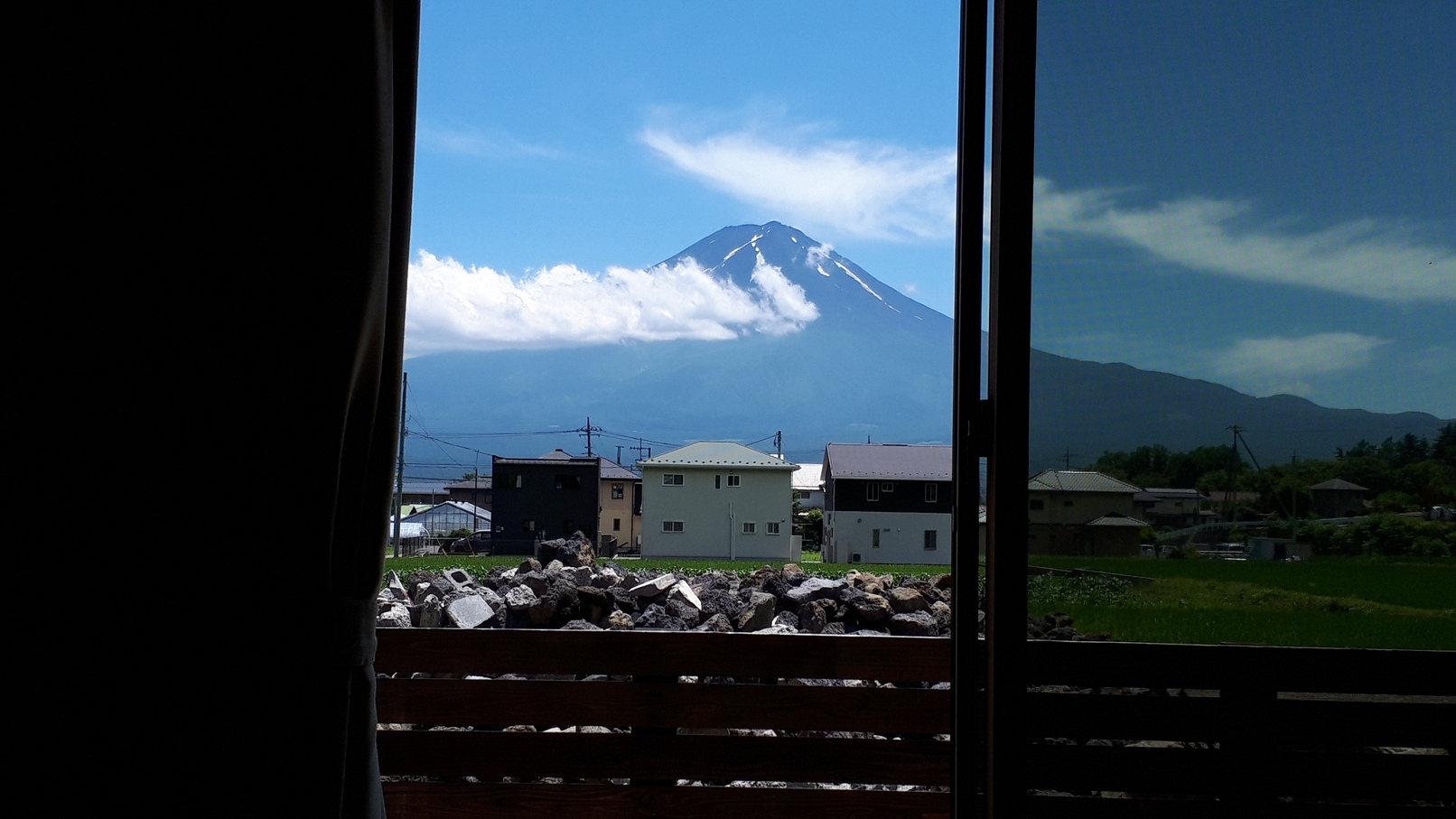 ・【一棟貸切インディゴ】ダイニングから望む富士山！
