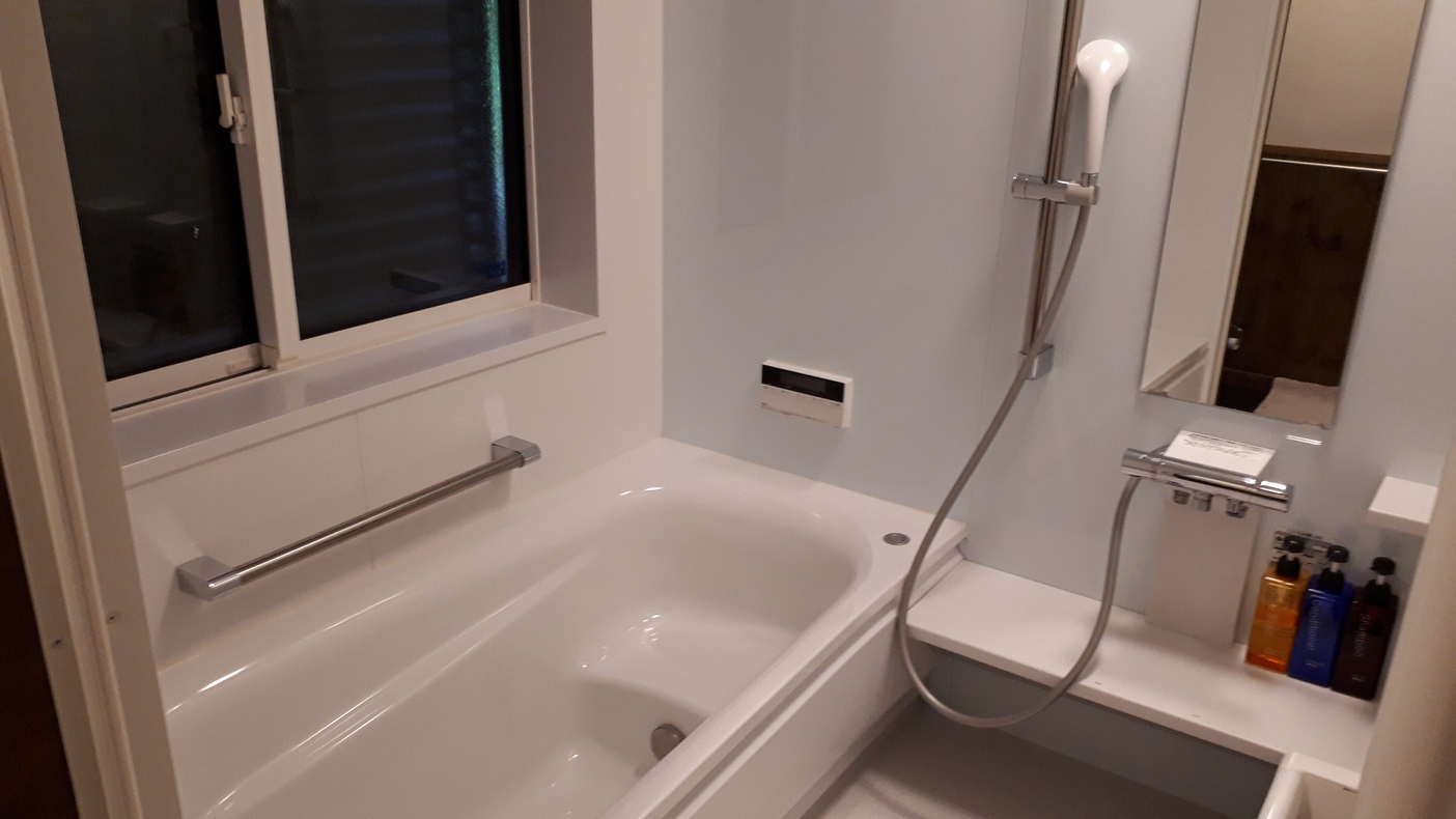 ・【一棟貸切京町屋】洗い場&バスタブ付の快適バスルーム