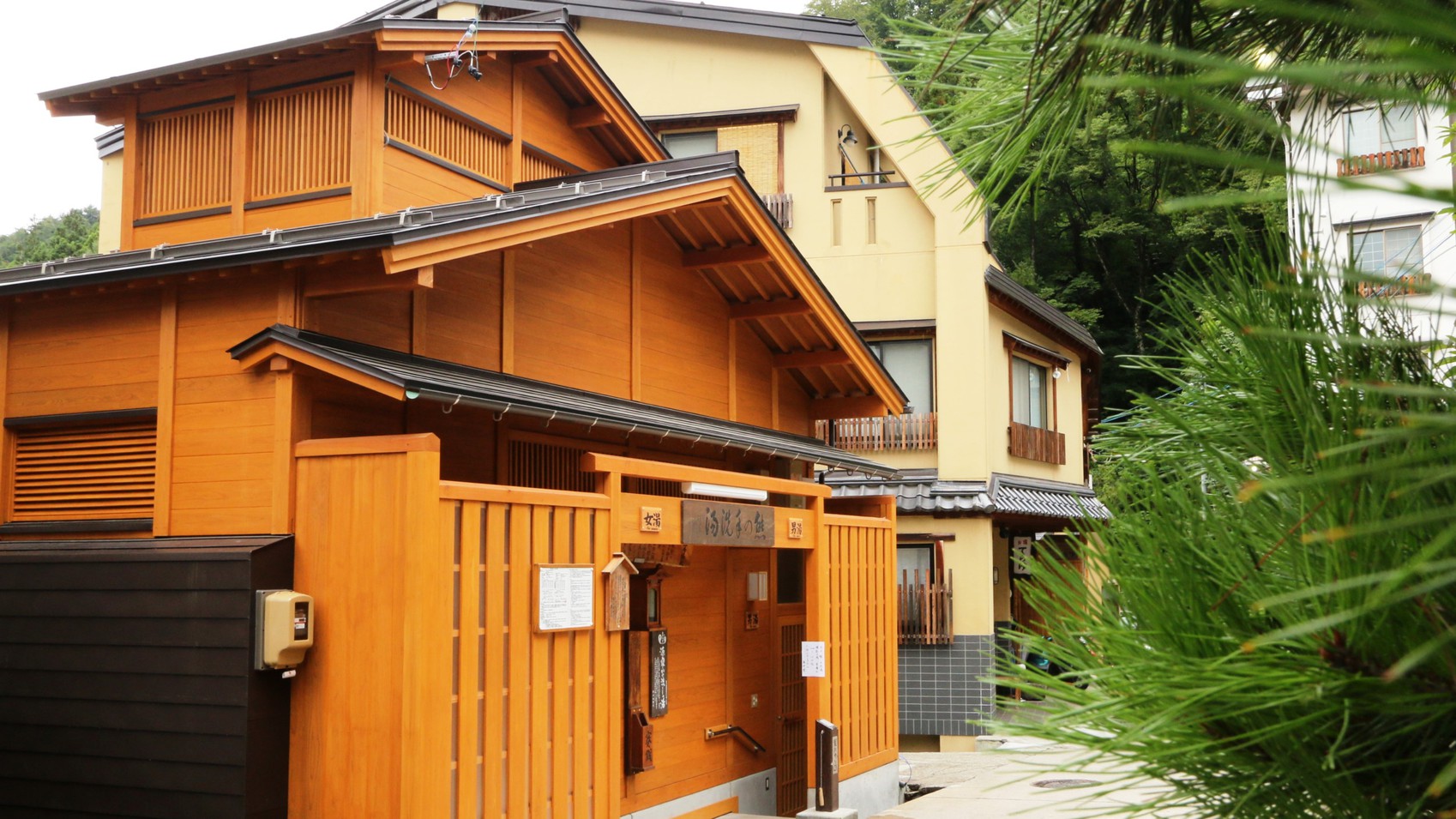 外湯_熊の手洗い湯  当館隣、徒歩0分♪