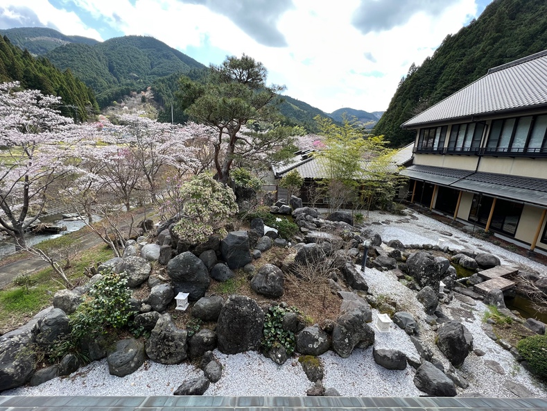 中庭二階から