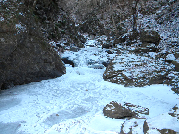 板敷渓谷の全面結氷