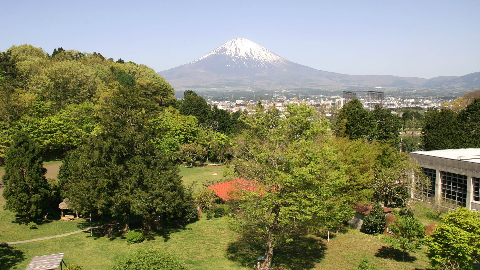・屋上から富士山が見えます