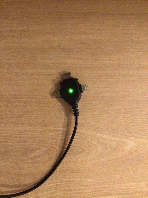 客室備え付け充電器microUSB、タイプC、Lightningがご利用いただけます。