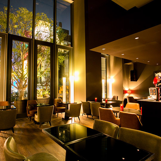 【1階ライブカフェG】新宿の喧噪を忘れてゆっくりおくつろぎいただける穴場の隠れ家カフェ。