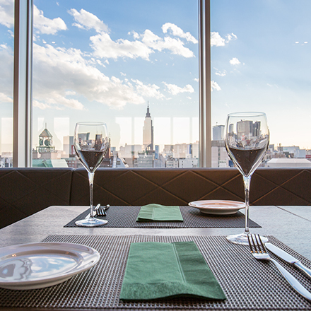 【12階レストランG】朝食は、30種類以上から選べる和洋ブッフェをご用意しております。