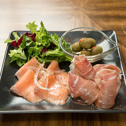 【13階ルーフトップバー&テラスG】おいしいお食事も多数ご用意♪