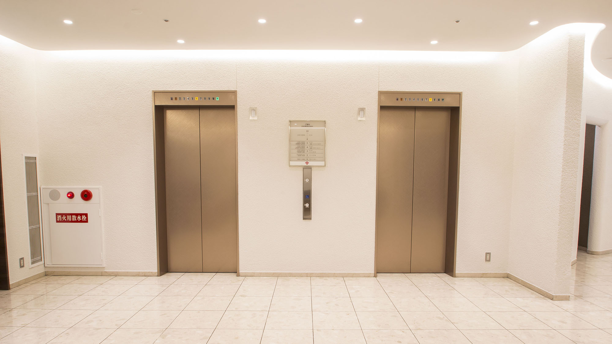 エレベーターホール：別館