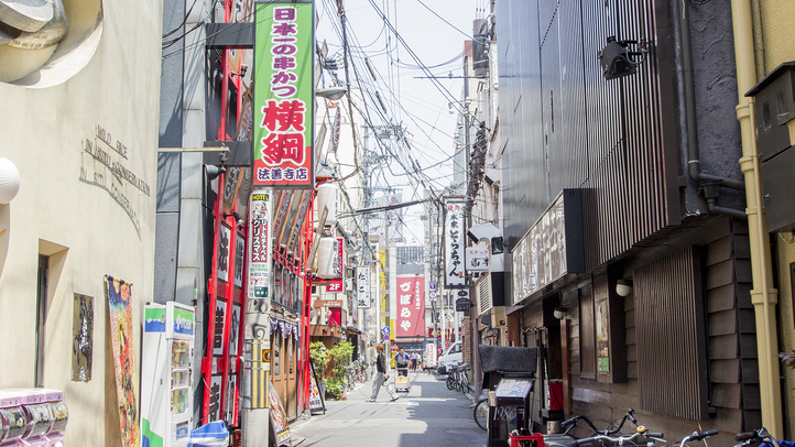 周辺施設：「道頓堀」大阪ミナミを象徴する有名な観光地。様々な大阪名物を堪能できます。