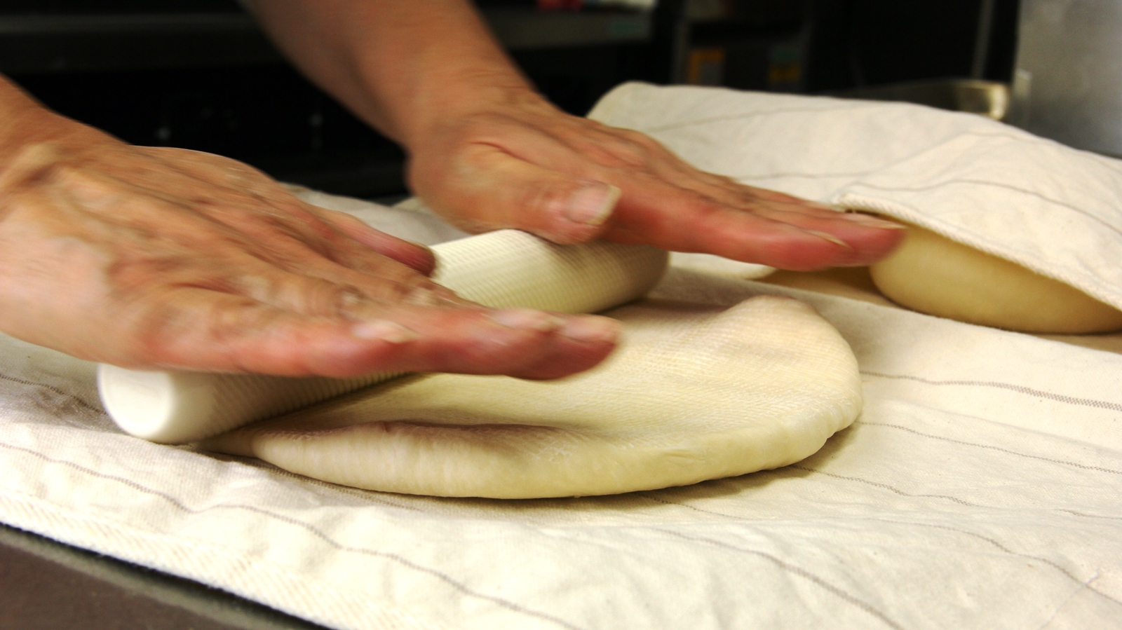 アピア特製。手作りパン