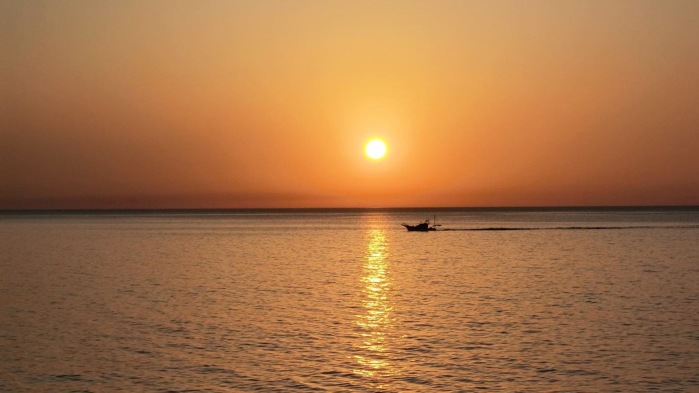 *周辺景観/日本海に沈む夕日。綺麗な景色に心洗われるひとときを。