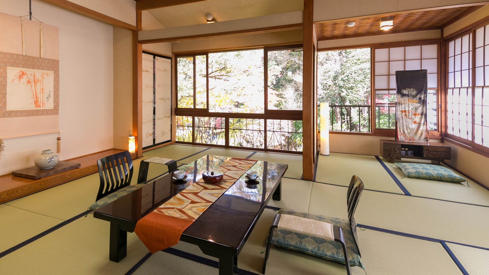 Shimosuwa Onsen Chosenkaku Kameya The 3-star Shimosuwa Onsen Chosenkaku Kameya offers comfort and convenience whether youre on business or holiday in Suwa. Featuring a satisfying list of amenities, guests will find their stay at the 