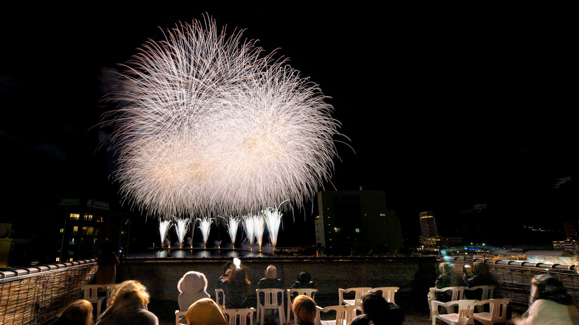 熱海海上花火大会（屋上からの鑑賞）