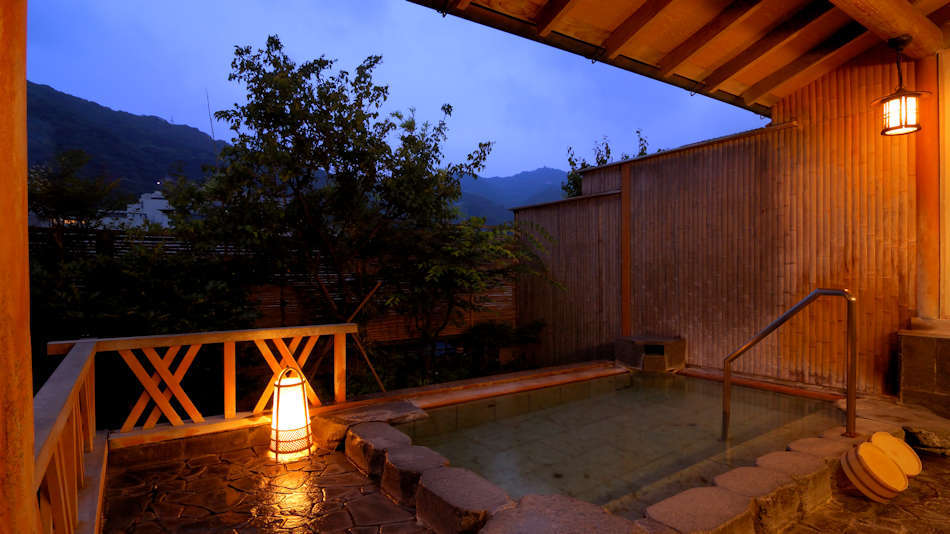 （月の露天）伊豆の山々を望みながら湯っくりと