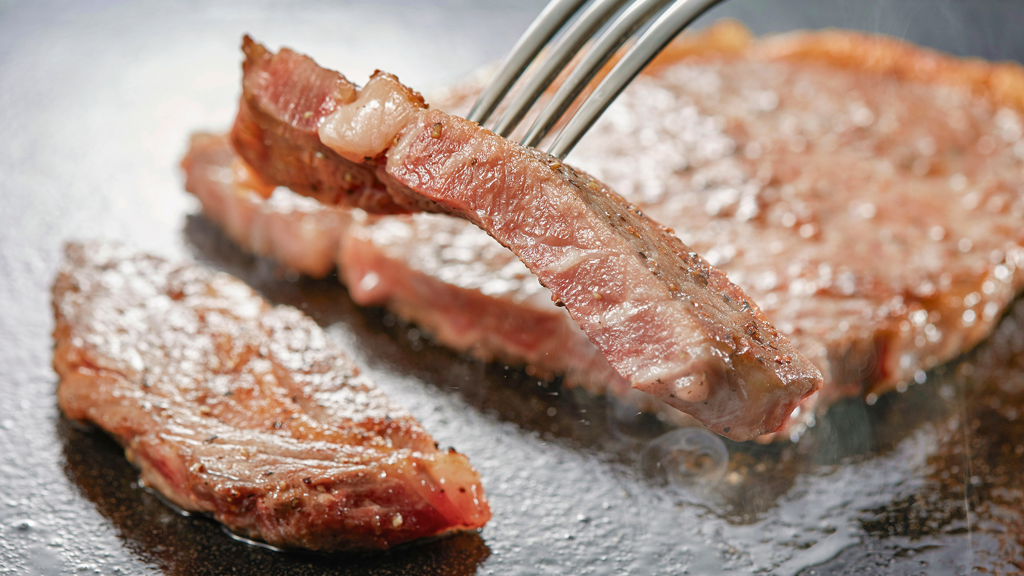 サーロインステーキ※調味牛脂を注入した加工肉です。