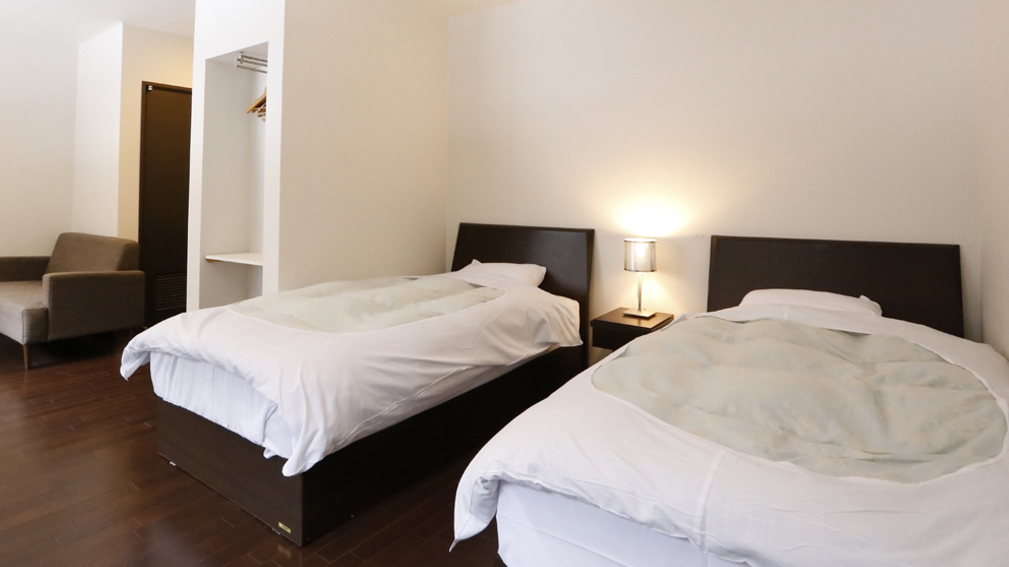 Mimata Onsen Kanagikanko Hotel Mimata Onsen Kanagikanko Hotel is conveniently located in the popular Hamada area. The property offers guests a range of services and amenities designed to provide comfort and convenience. Take advant