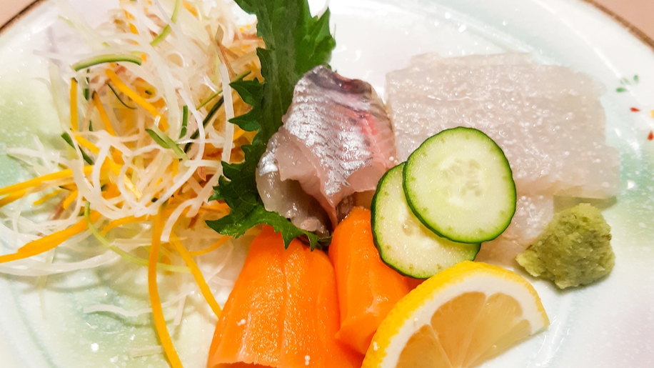 *【夕食一例】夏料理：岩魚・子持ちこんにゃくの刺身