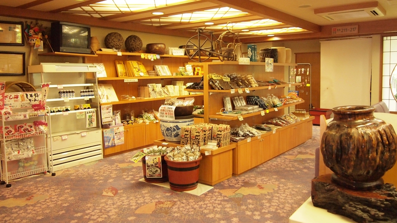 *【お土産コーナー】吉和ならではのお土産を取り揃えておりますので、ごゆっくりお選び下さい。