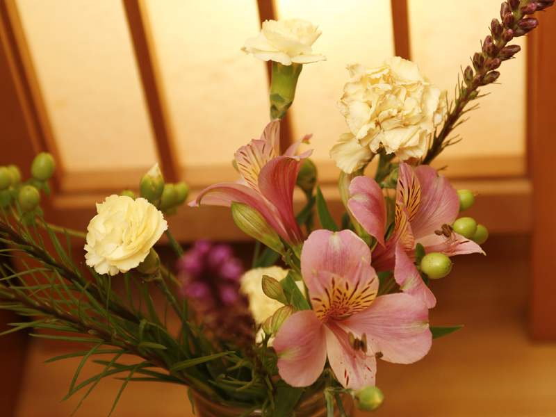 季節のお花も、飾っていますよ。