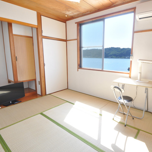 【和室8畳】お友達や家族旅行に、ゆっくりくつろいでいただける 和室タイプの海側のお部屋です。