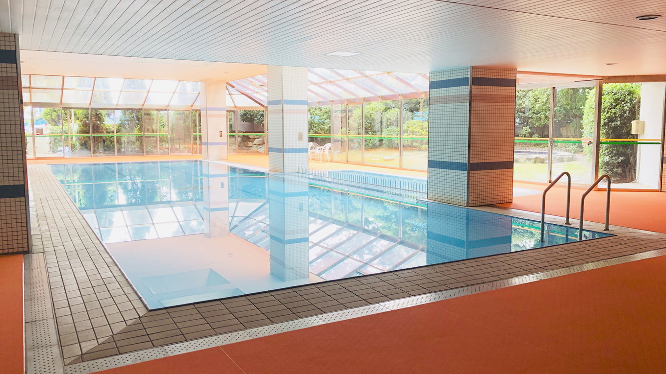 室内温水プール