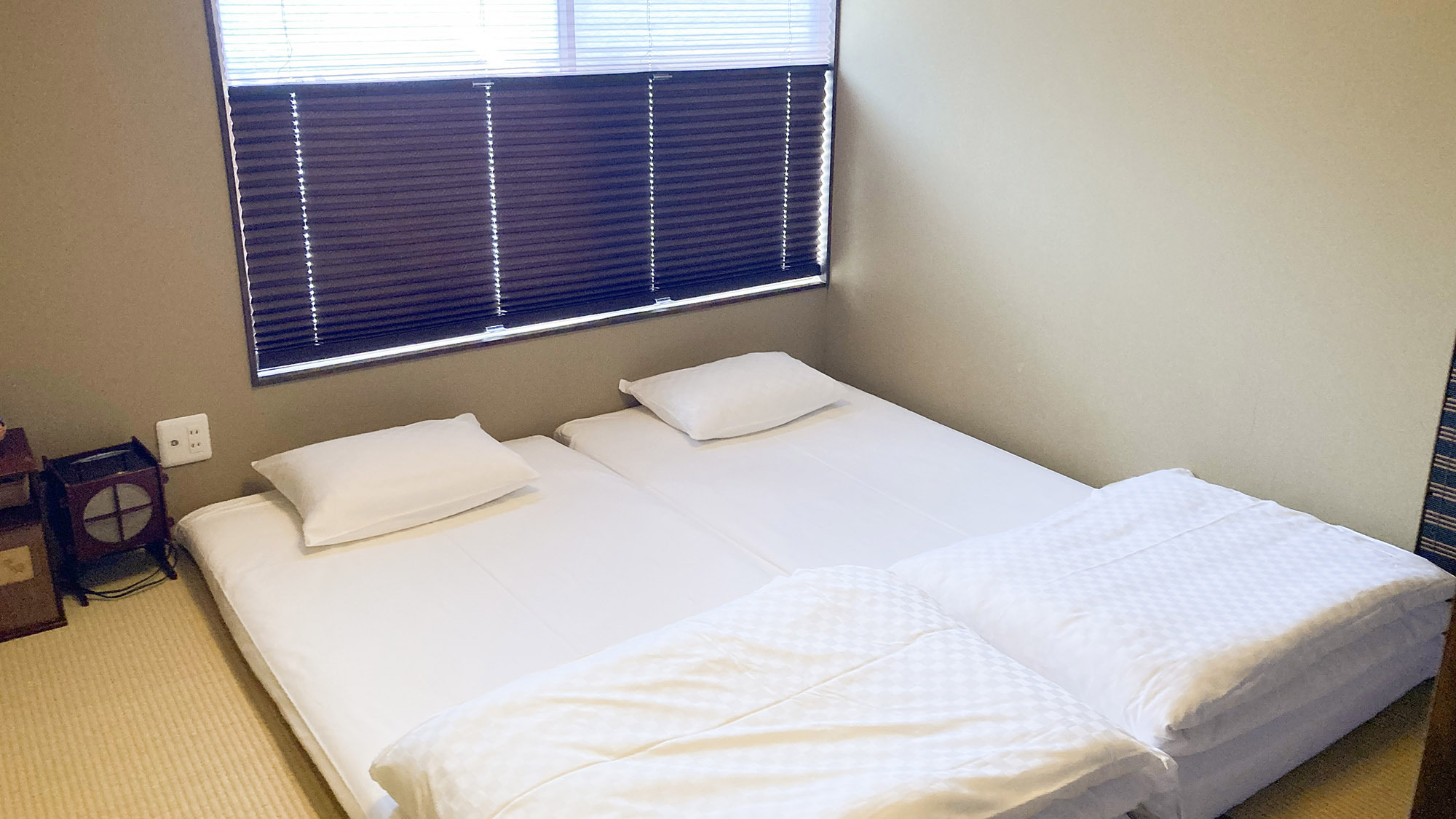 ・【2F寝室】上階には和室が2間ございます。お布団を敷いてお休みください