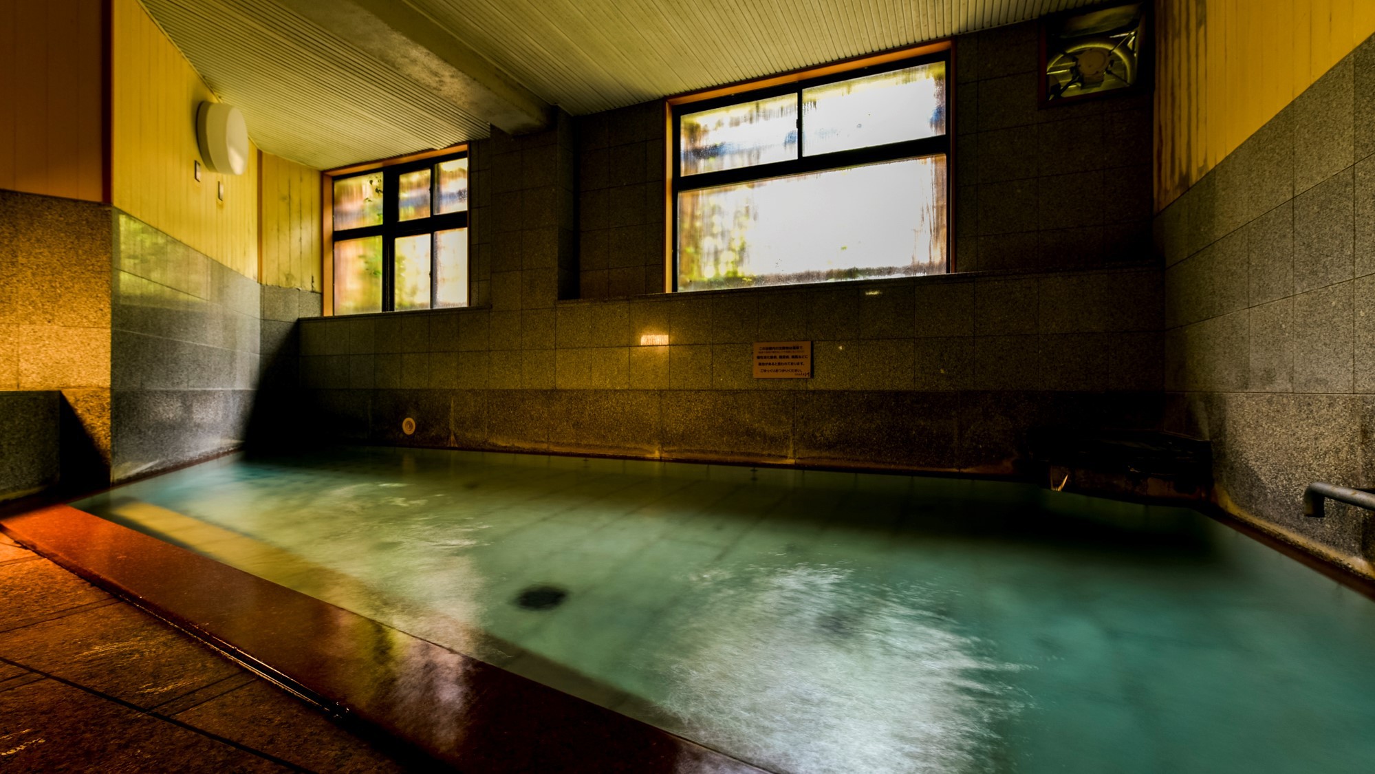 【良実の湯】広々とした大浴場に、小野川温泉を贅沢に源泉掛け流し
