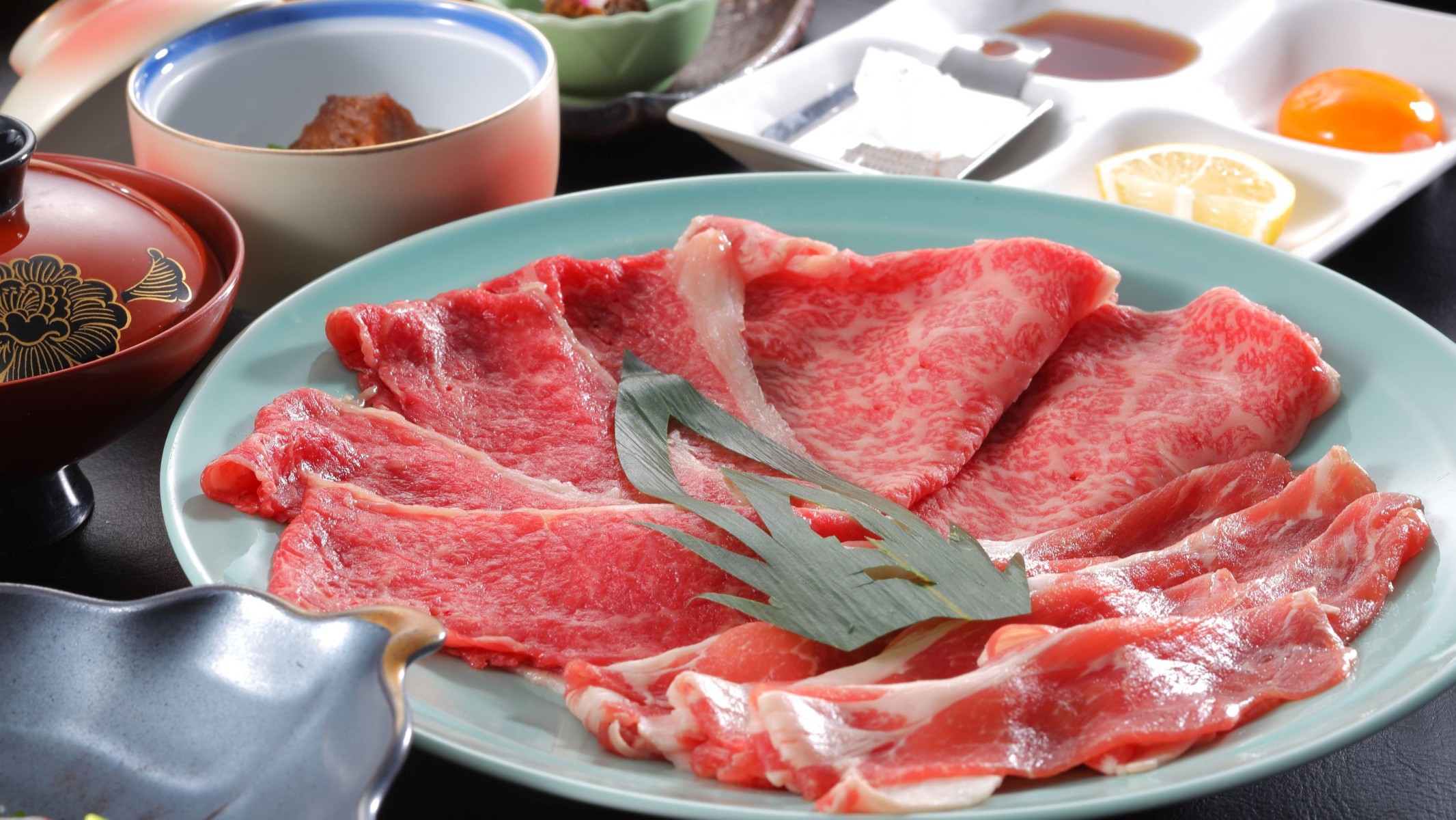 三種の肉の食べ比べ米沢牛・黒毛和牛・米沢豚の「やきしゃぶ」膳