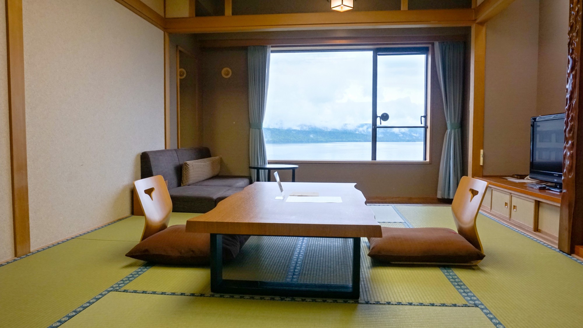 【湖側】和室（シャワーブース）／日本情緒を感じながらも快適にお過ごしいただける和室（イメージ）