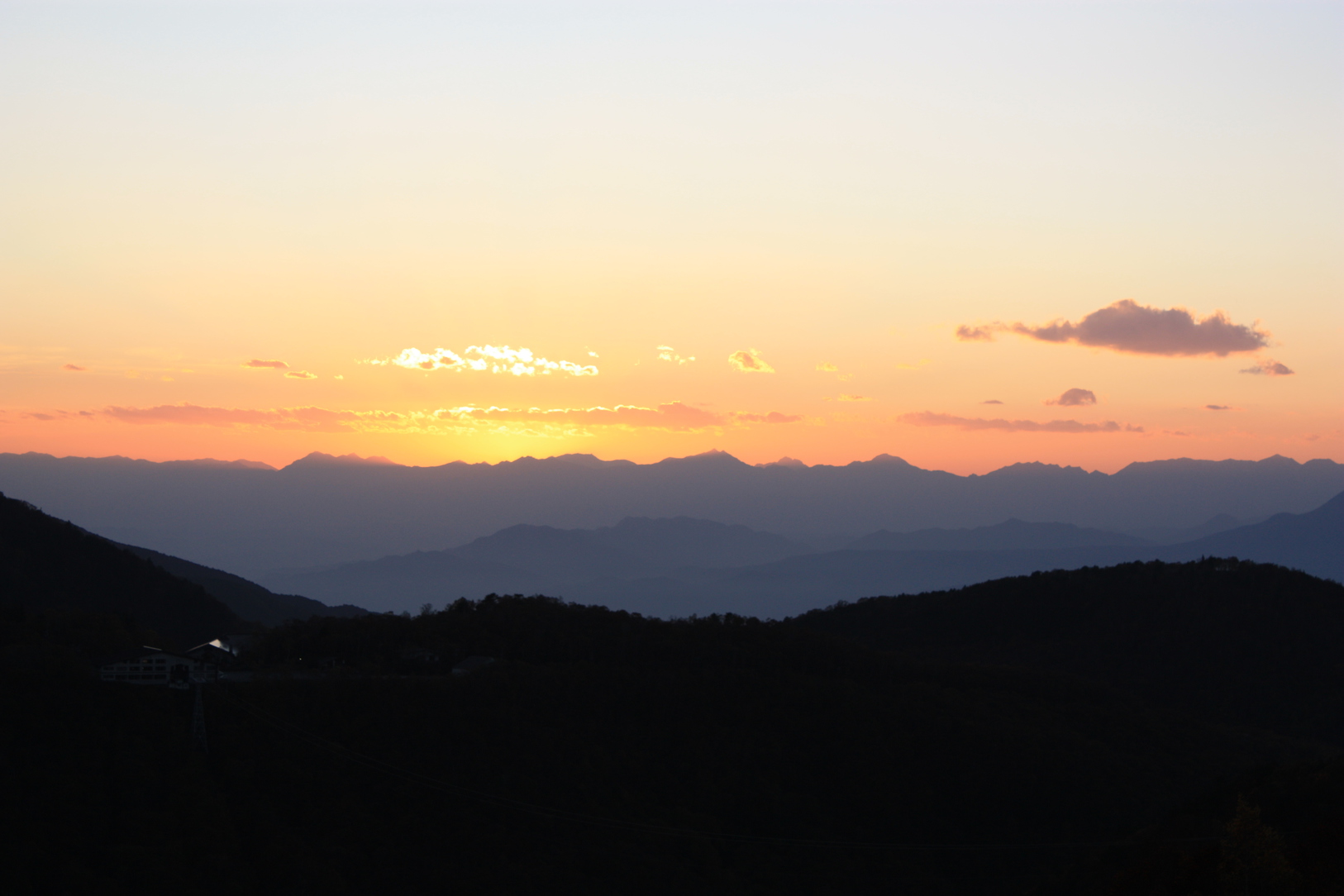 夕日の沈む北アルプス