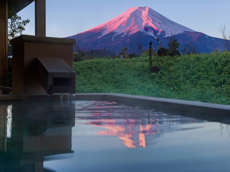 明見Aタイプ／富士山と対座する温泉露天風呂（写真は442号室）