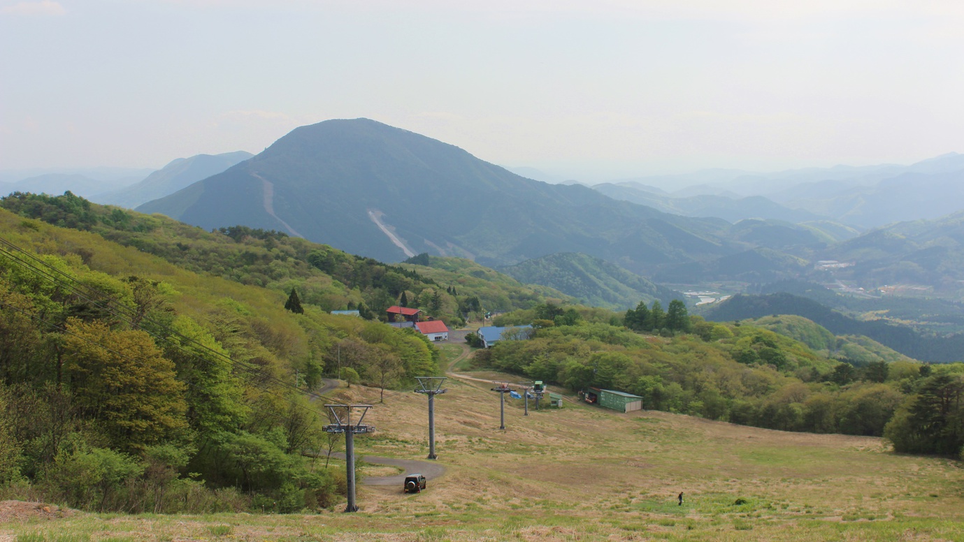 *【周辺の風景】ゲレンデの部分は夏になると草原が広がります