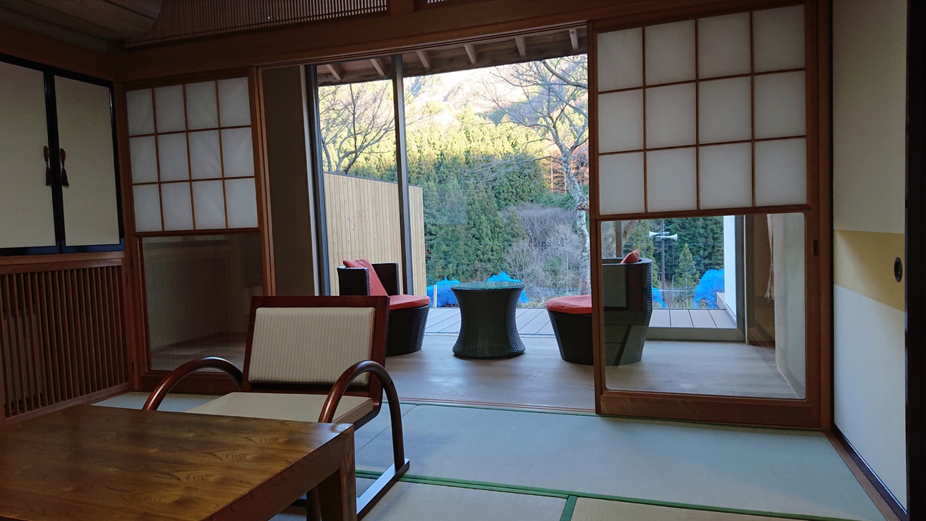*和室ニ間そらの湯／庭園と武尊山の四季の移ろいを存分にご堪能ください