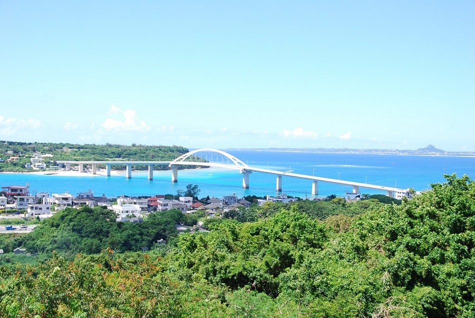 瀬底大橋