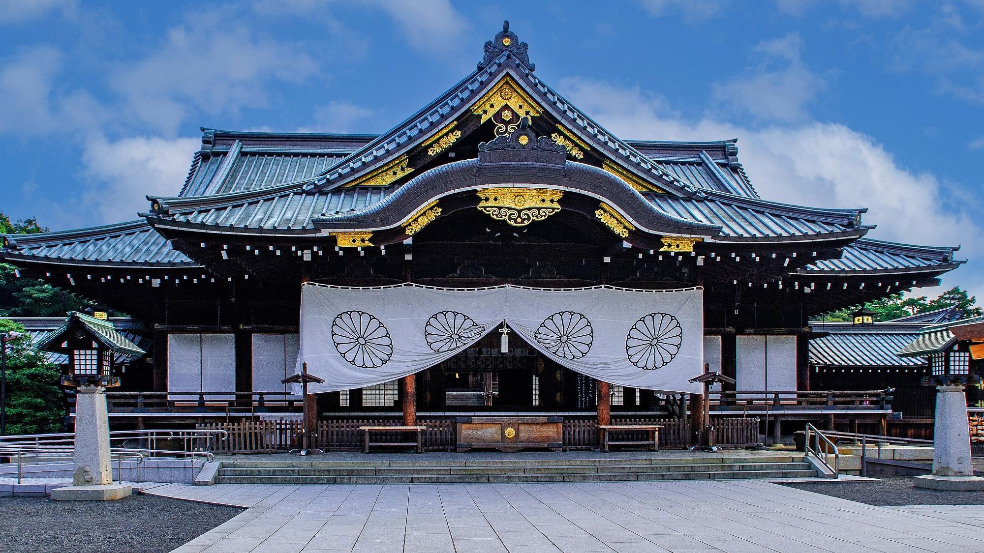 周辺観光｜靖国神社（公共交通機関で約31分）