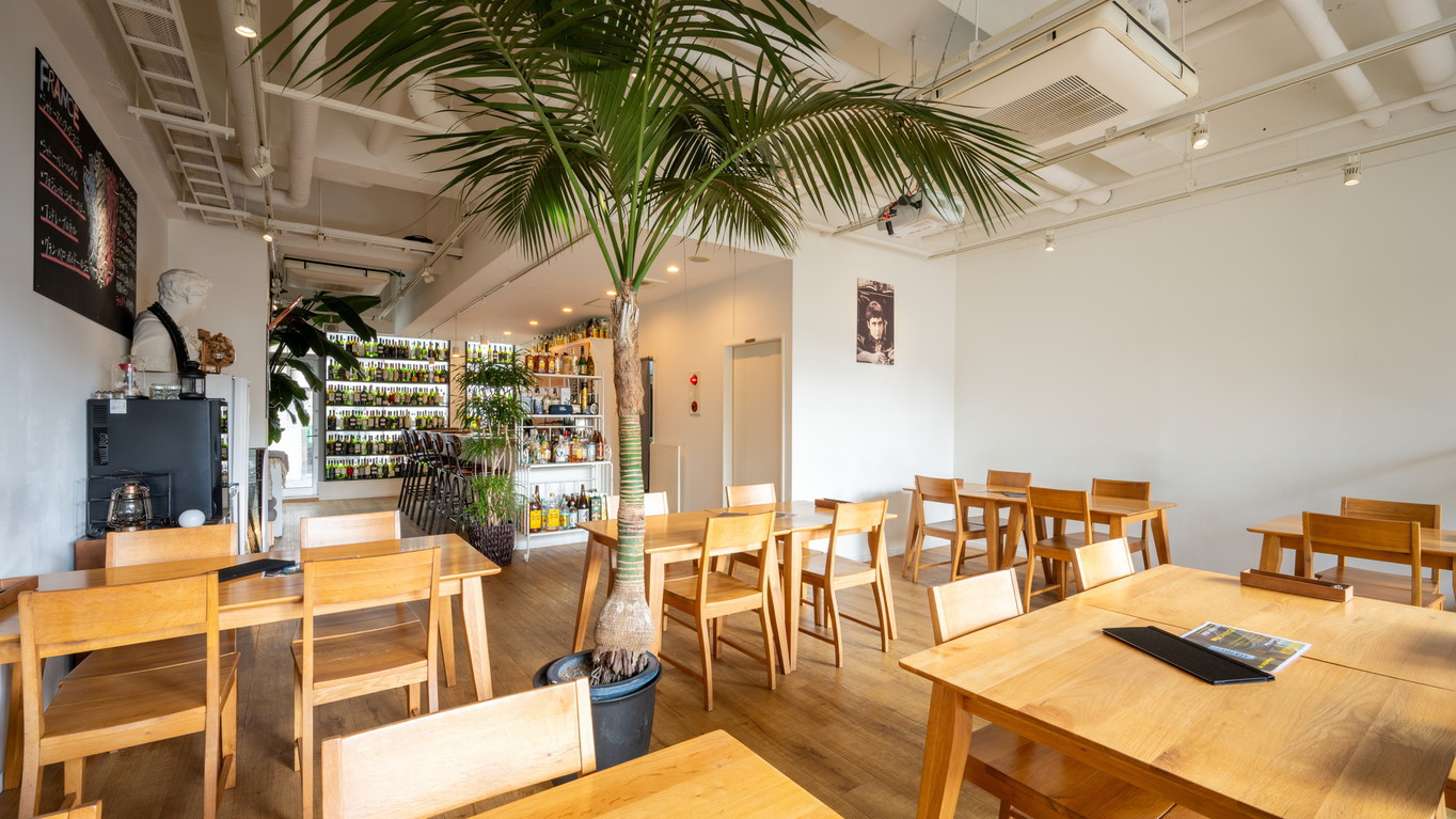 1F提携レストランお肉と地魚のお店「CORK」