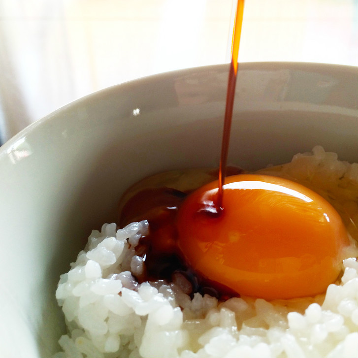 【朝食】岡山名物黄ニラを漬け込んだ醤油です。甘辛くて卵との相性ばっちり！