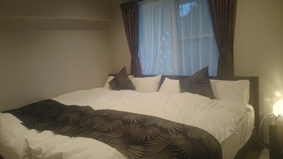 いりんや〜ベッドルーム(山側)