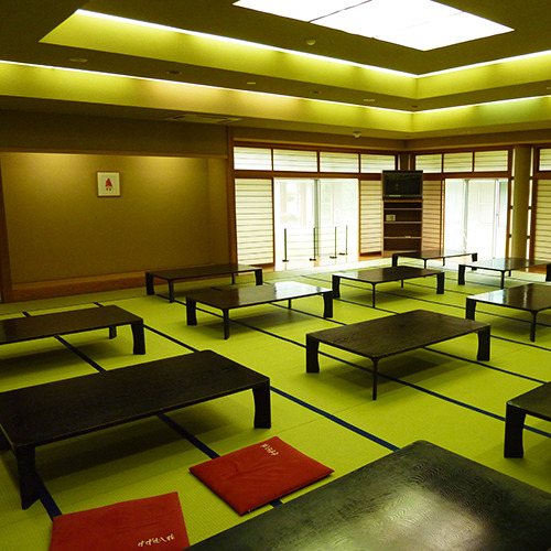 宴会などの利用も多い大広間