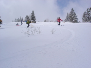 新雪斜面を前にウキウキ♪